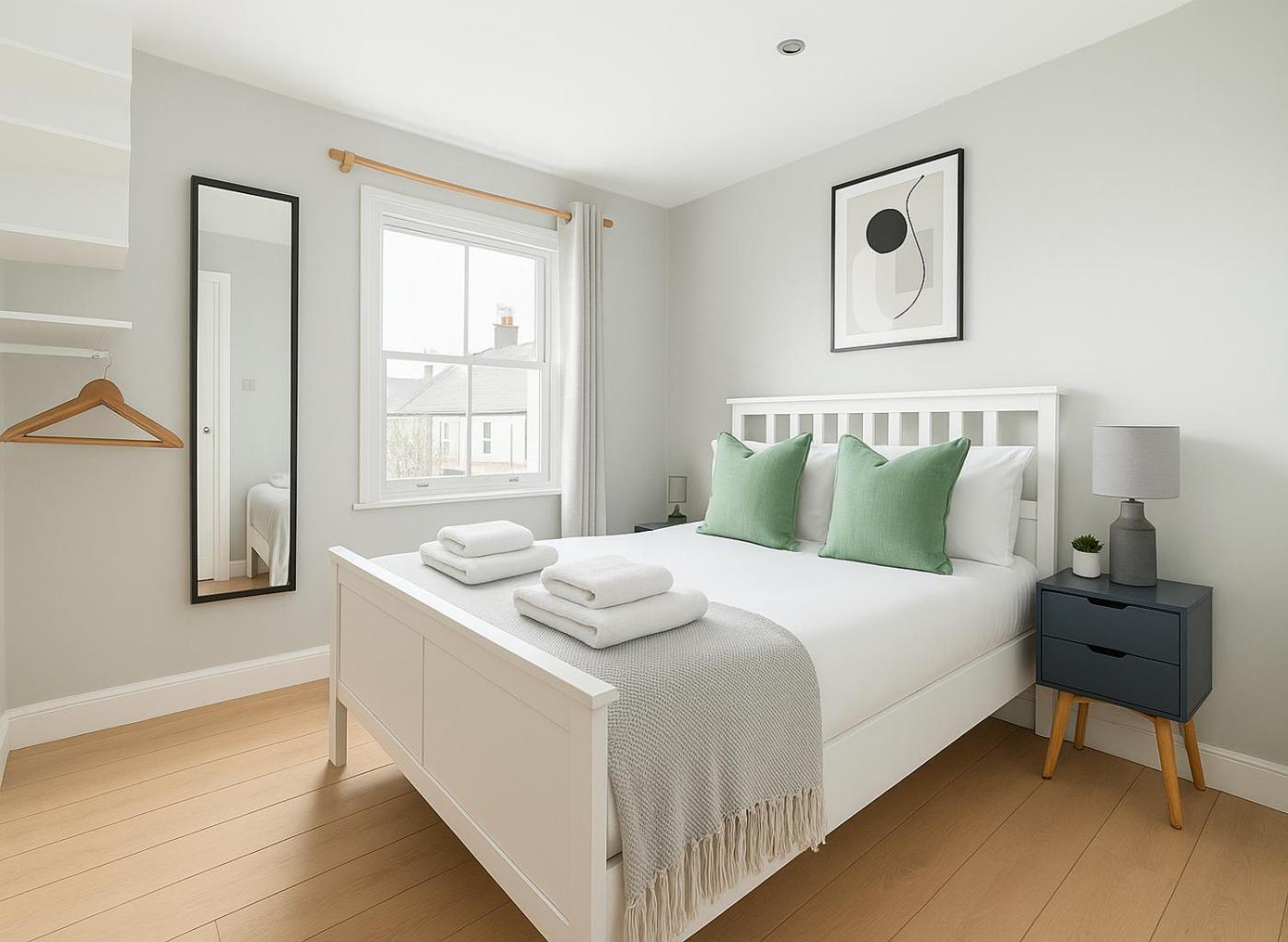 2 Bed Balcony Flat Chelsea Harbour * London