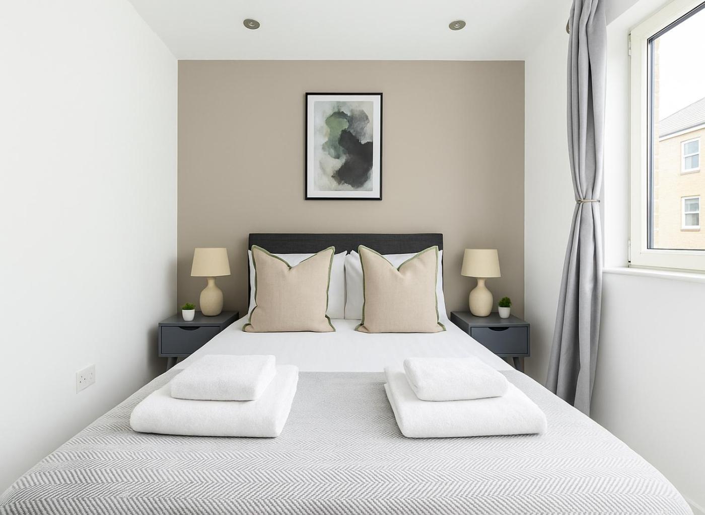 2 Bed Balcony Flat Chelsea Harbour London