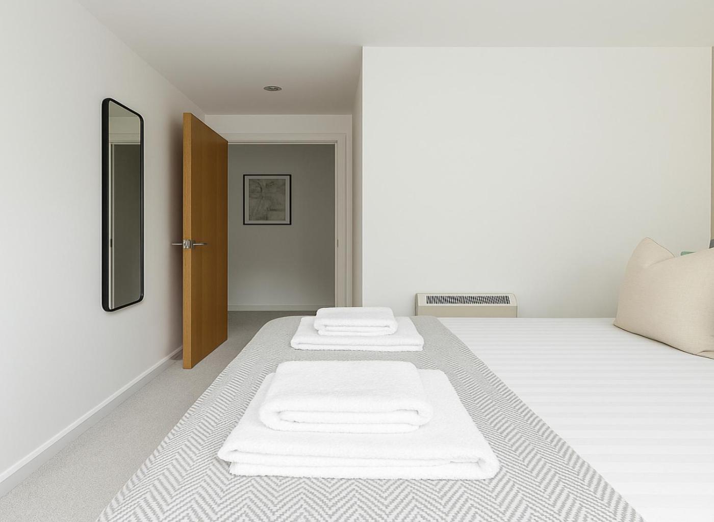 2 Bed Balcony Flat Chelsea Harbour